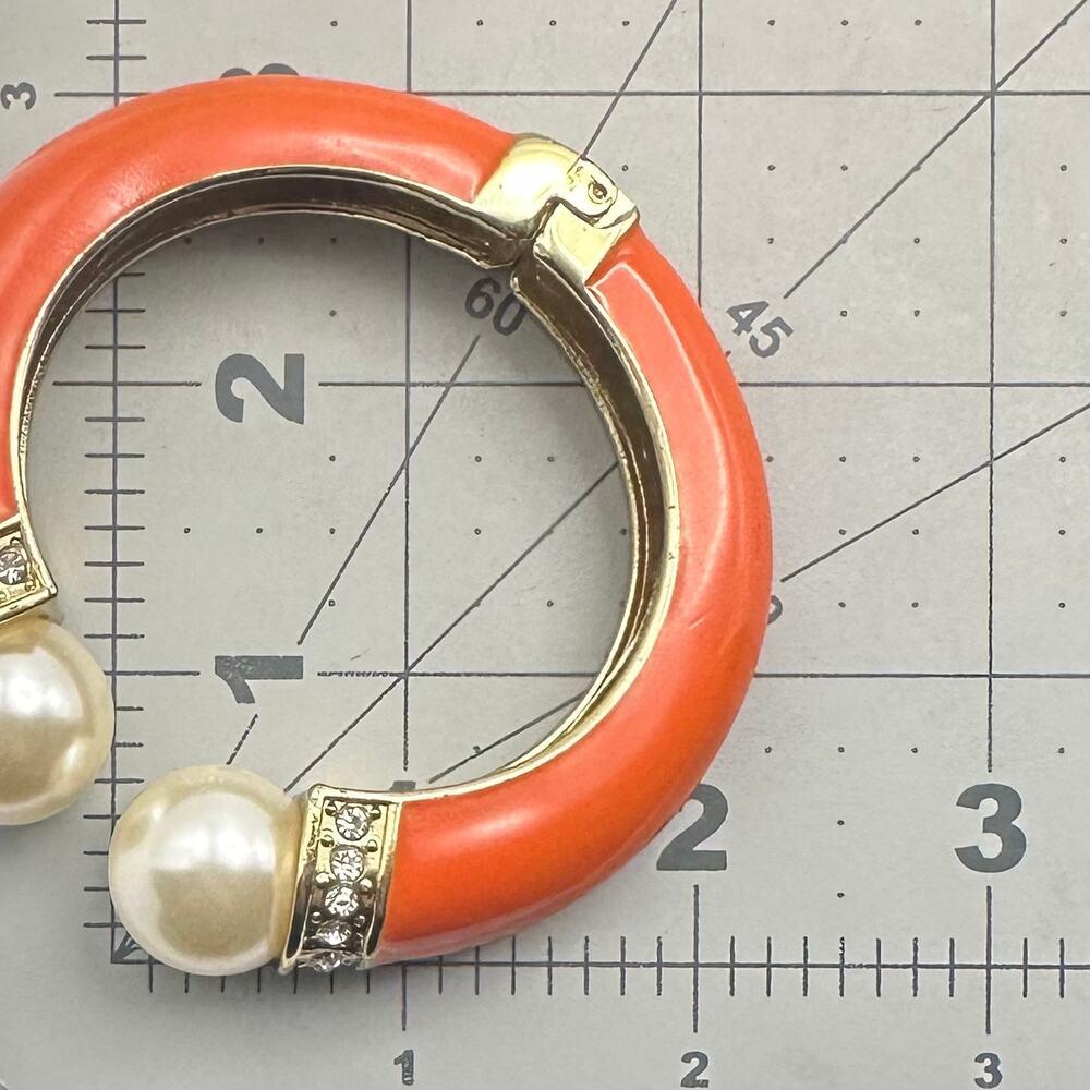 French gold tone orange enamel rhinestones faux pearls clamper bangle bracelet - Picture 7 of 7